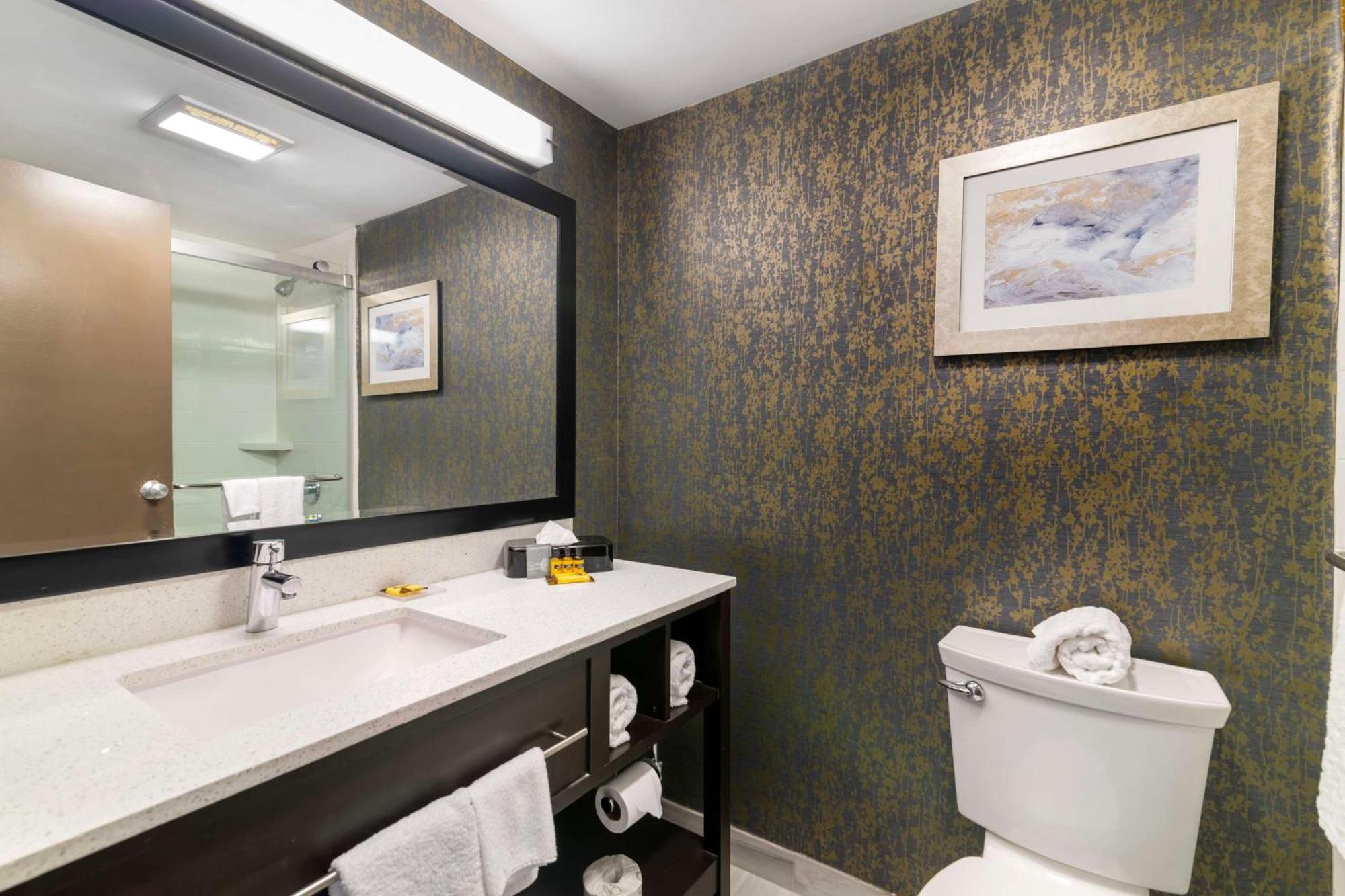 Best Western Plus Landmark Inn Лакония Екстериор снимка
